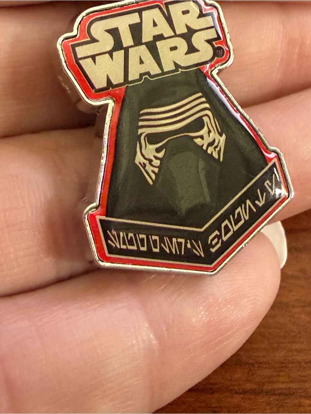 Vintage 2015 Funko Smugglers Bounty Star Wars Enamel pin - Kylo Rens helmet